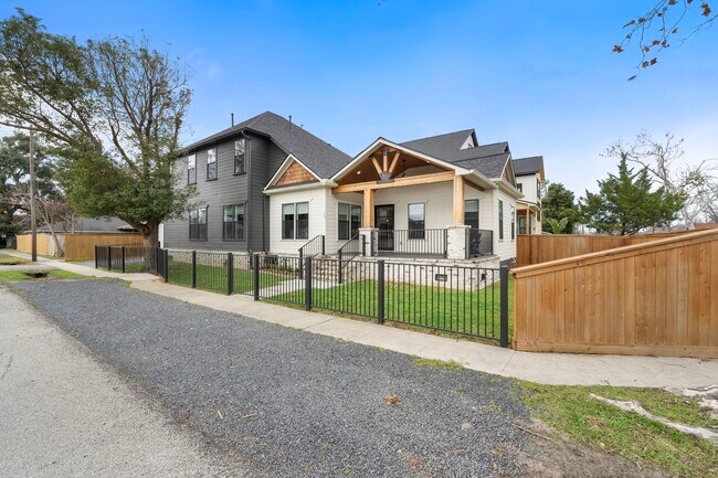 Primary Photo - 701 Archer St