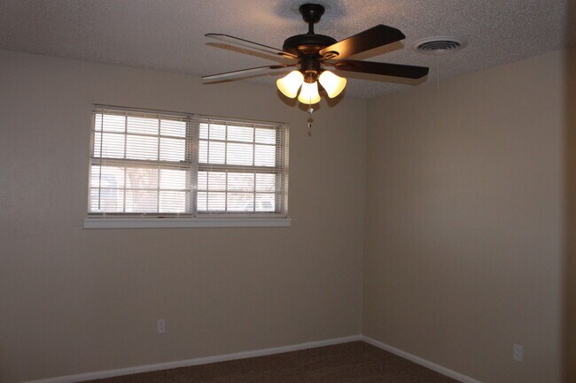 Building Photo - PRE-LEASING For August! 4 Bedroom/ 2 Bath Updated house close to TTU and LCU