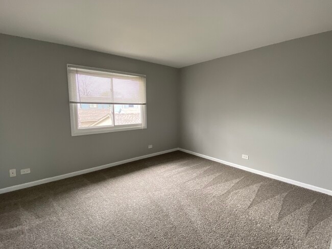 Building Photo - 623 Robin Ct