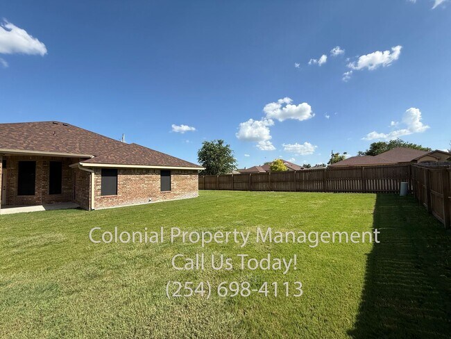 Building Photo - Available now 3 Bedroom 2 Bath Custom Home...