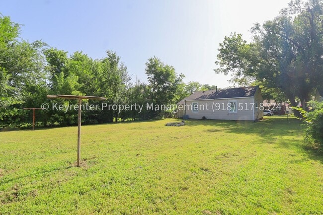 Building Photo - 2 Bed 1 Bath Tulsa - Move-in Ready!