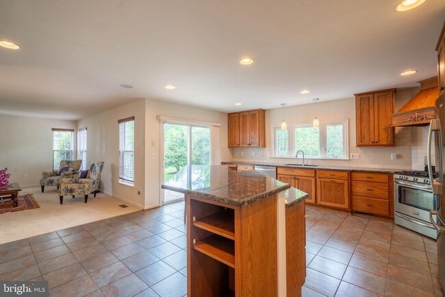 Building Photo - 10955 Southcoate Village Dr