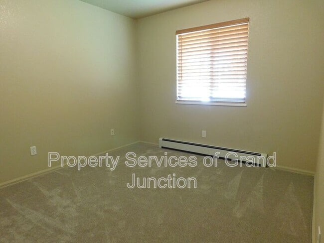 Building Photo - 1213 E Carolina Ave