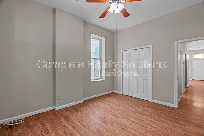 Building Photo - 3021 Iowa Ave