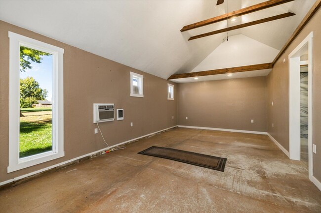 Building Photo - Charming Country Home on 1 Acre – 2 Bed, 1...