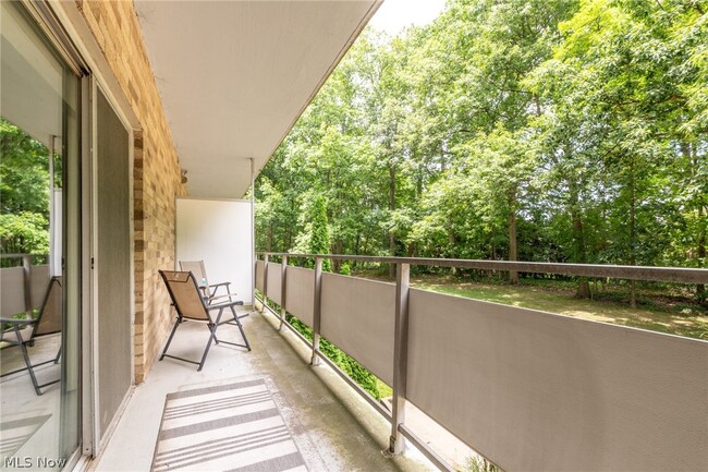 Building Photo - 2112 Acacia Park Dr