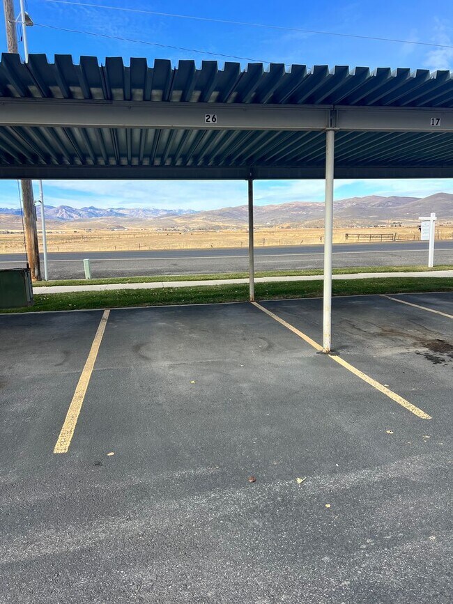 Building Photo - Kamas Cutie