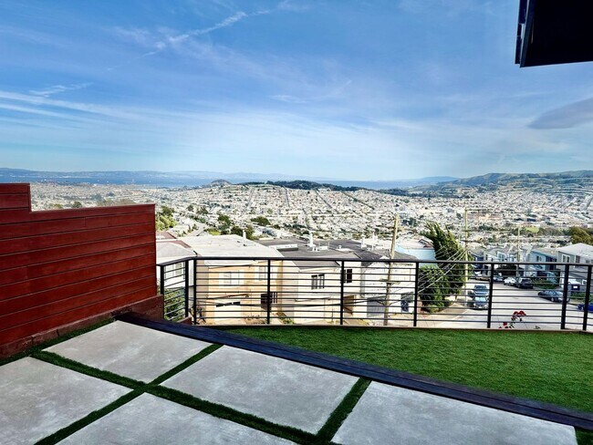Building Photo - 3BR/2BA | Unobstructed Panoramic Views | Live Above the Fog | Intentional Living
