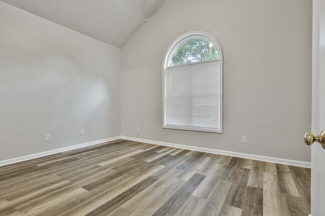 Building Photo - 440 Autumn Glen Cir