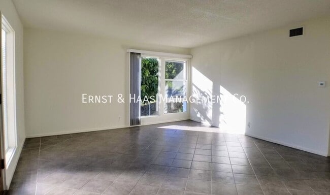 Building Photo - 3690 Country Club Dr