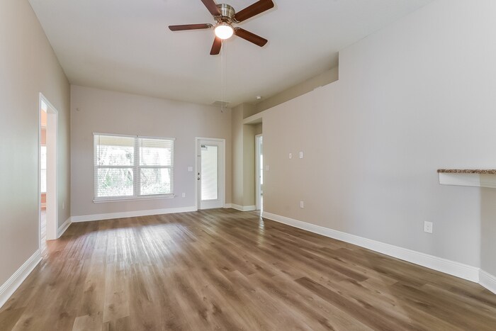 Building Photo - 706 Chelsea Ave