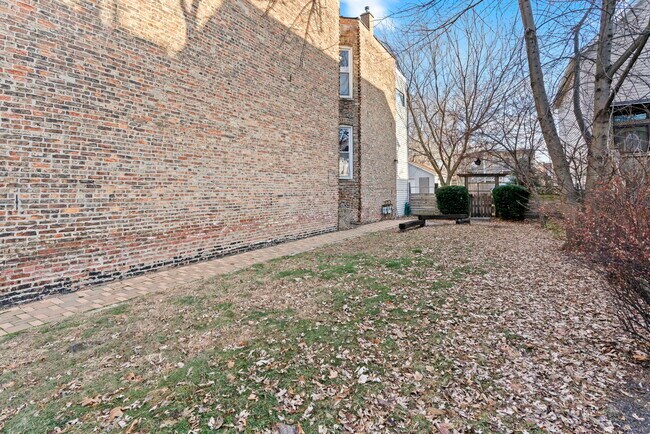 Building Photo - 1929 S Central Park Ave