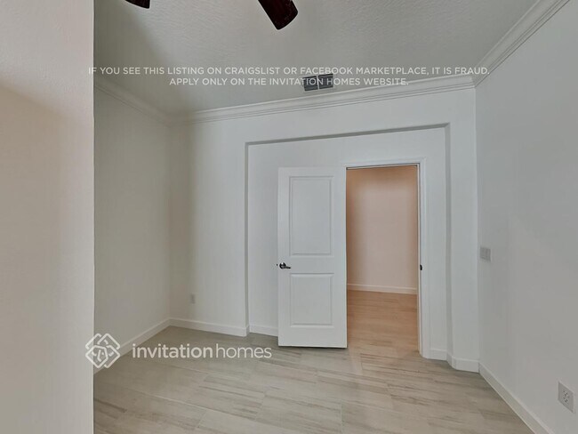 Building Photo - 14246 17 Ct E