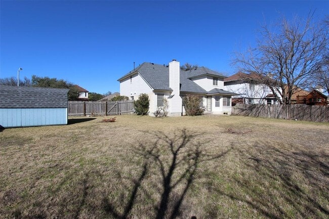 Building Photo - 15301 Ecorio Dr