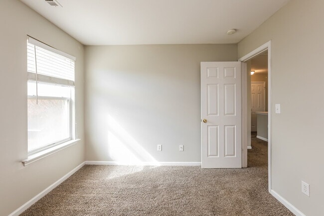 Building Photo - 153 Paxton Pl