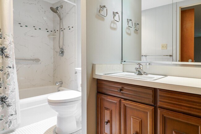 Building Photo - 1000 Urlin Ave