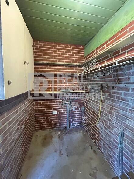 Building Photo - 2670 Pierce Dr N