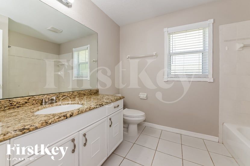 Building Photo - 5065 Hansard Ave