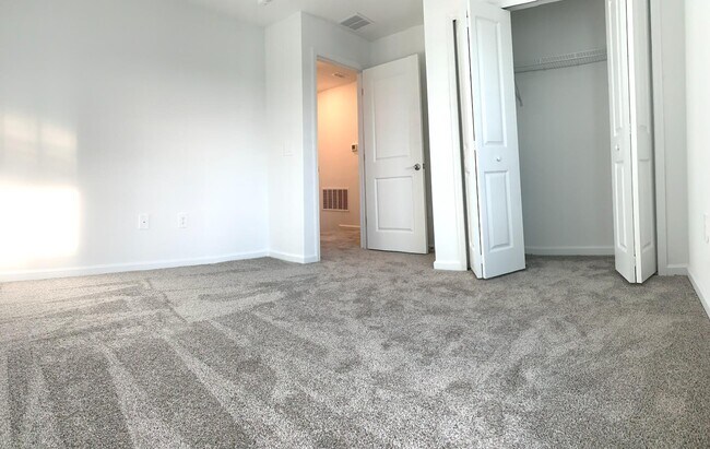 Building Photo - 15609 Water Spring Blvd