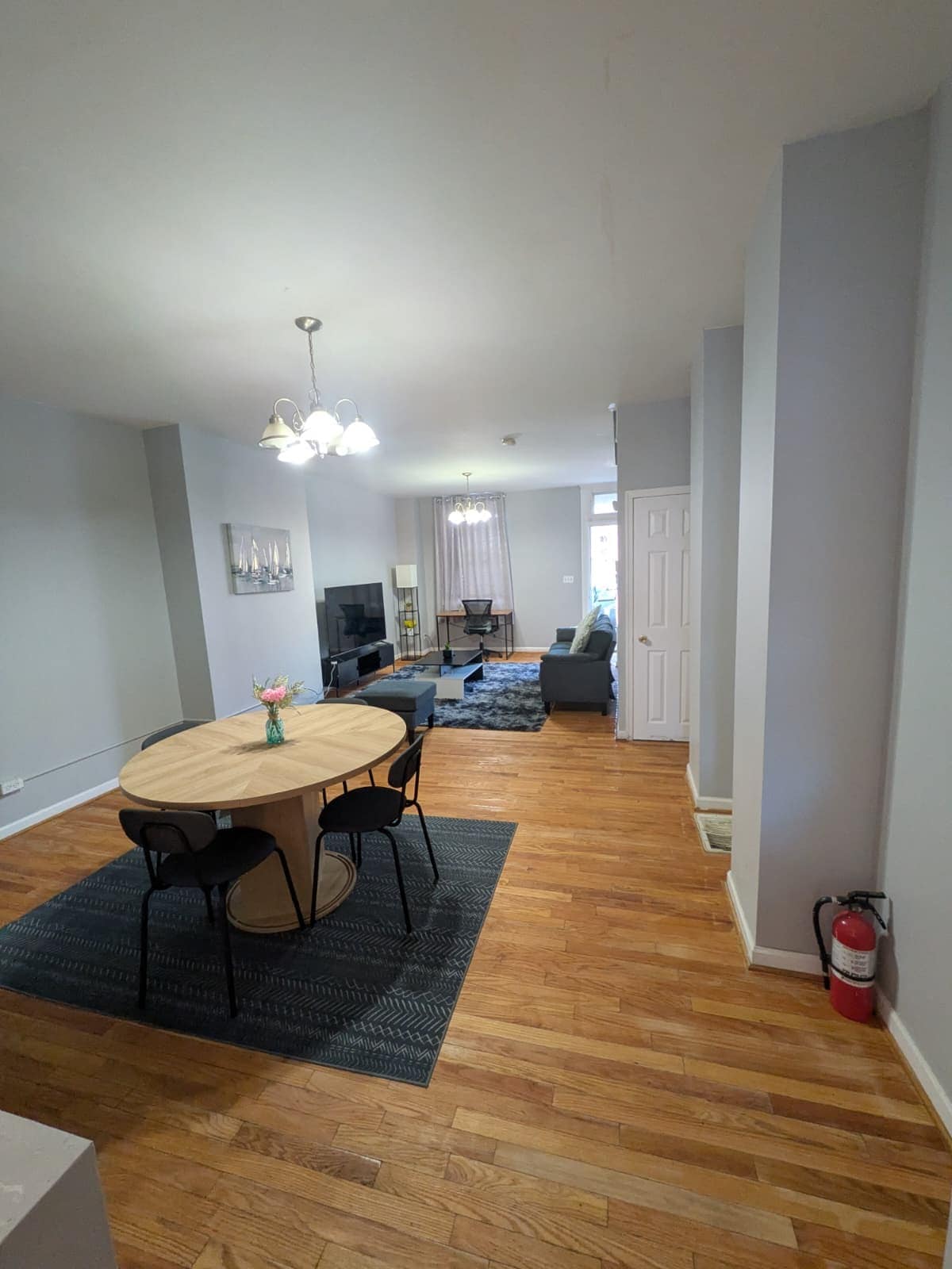 Building Photo - 3002 Kenyon Ave