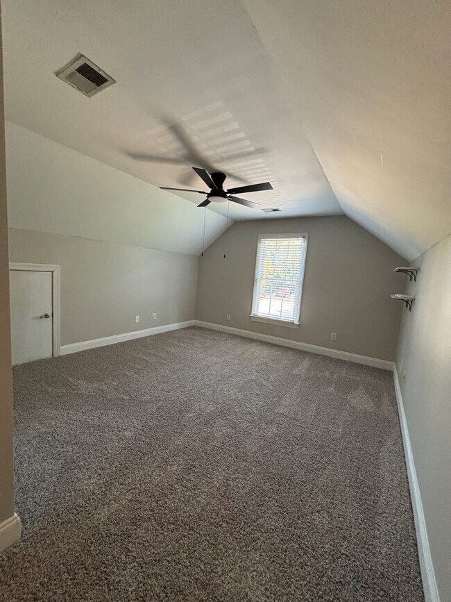 Building Photo - 522 Saint Helene Ct