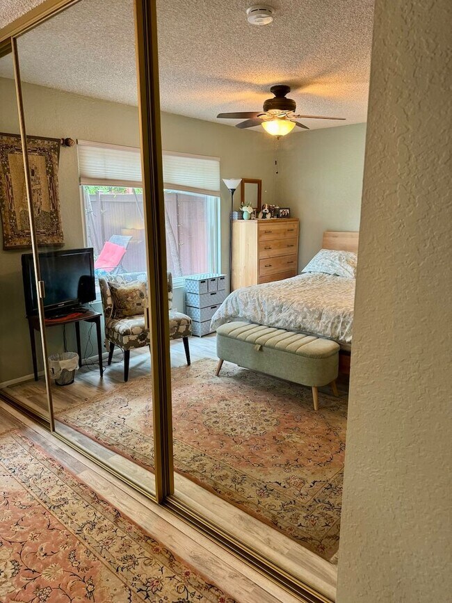 Building Photo - Nicely updated, one story Mission Oaks Home in Camarillo