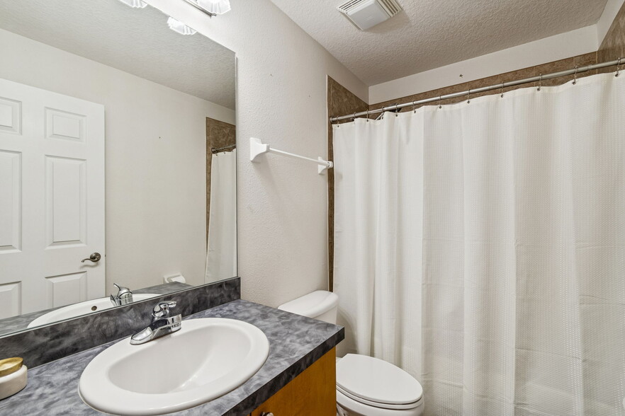 First floor bathroom - 4543 Bay Spring Ct