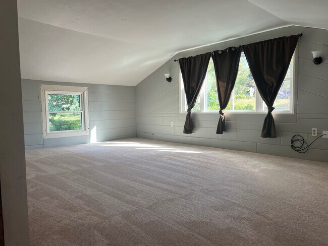 Loft/Bedroom - 205 Jackson Ave NW