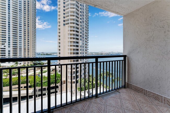 Building Photo - 540 Brickell Key Dr