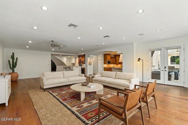 Building Photo - 6528 Calle Placido Dr
