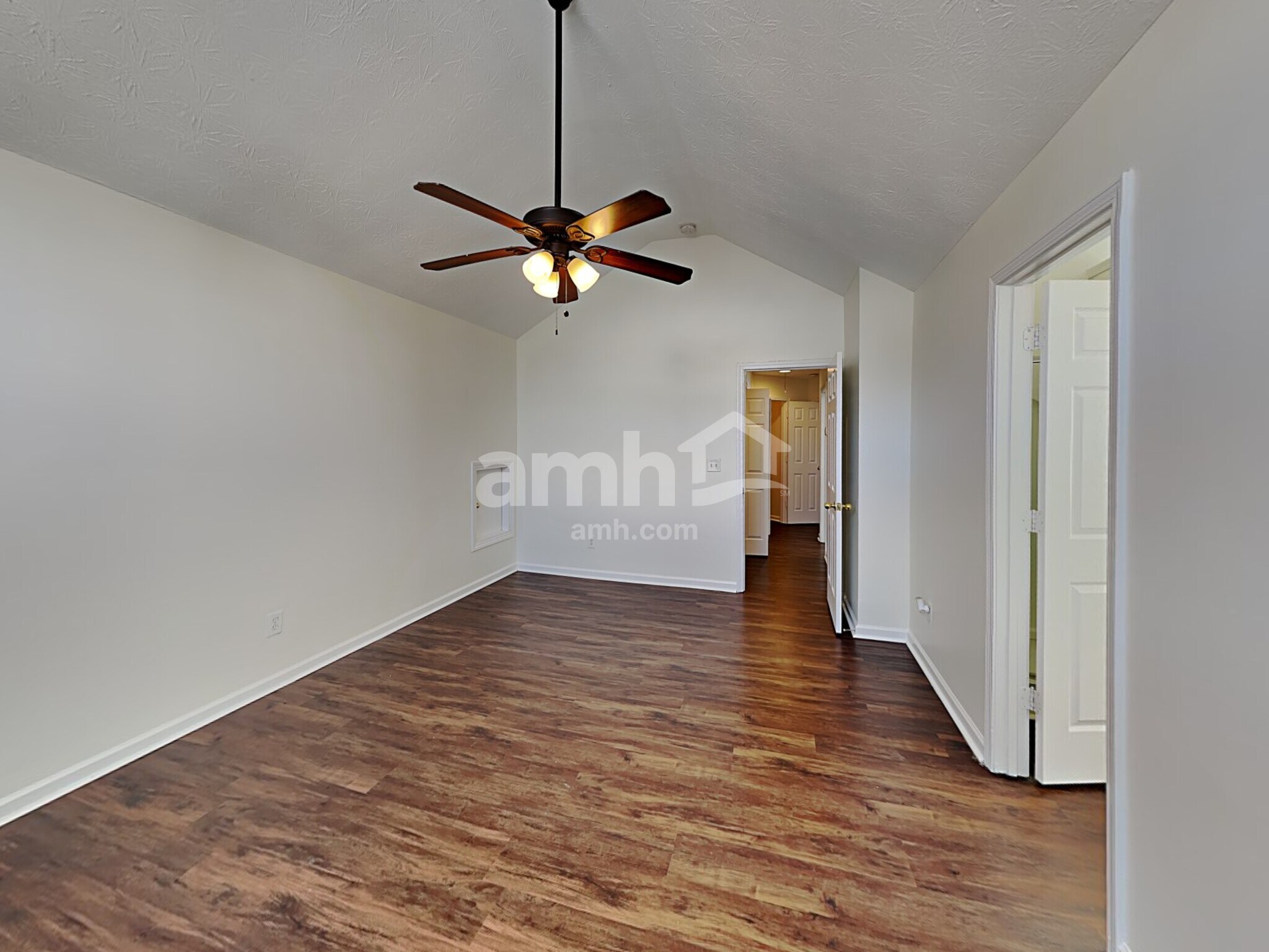 Building Photo - 2521 Fairstone Ave