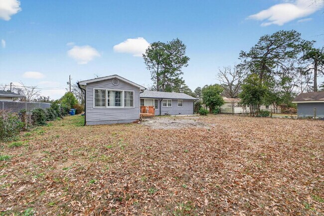 Building Photo - Fully Furnished Modern Ranch with Amazing Kitchen!