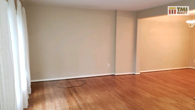 Building Photo - 22833 Lakeshore Dr