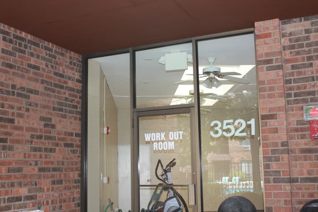 Building Photo - 3531 Central Rd