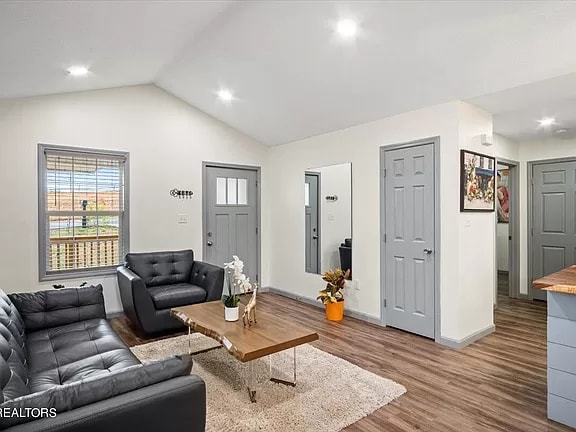 Building Photo - 1928 Vermont Ave