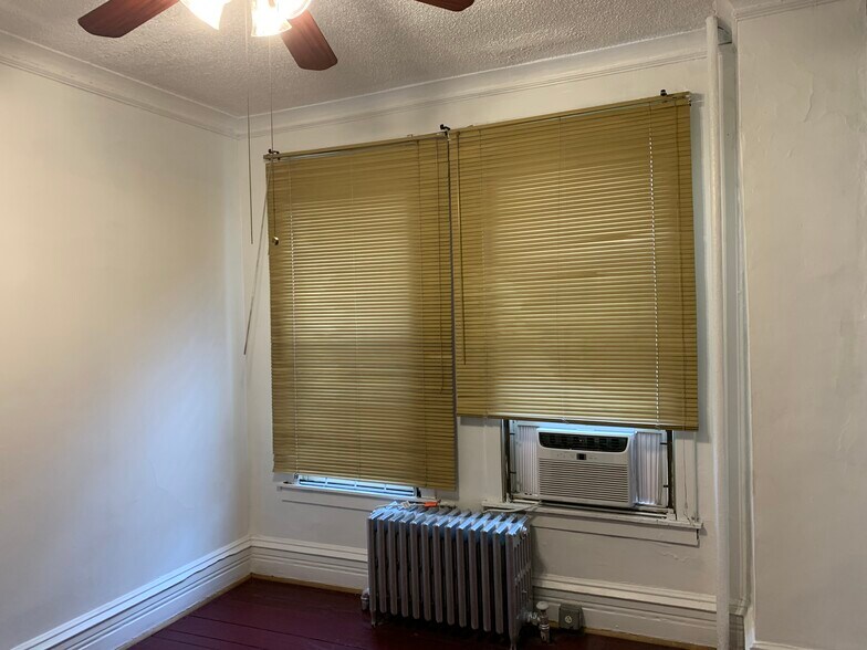 Dinning room - 7351 S Green St