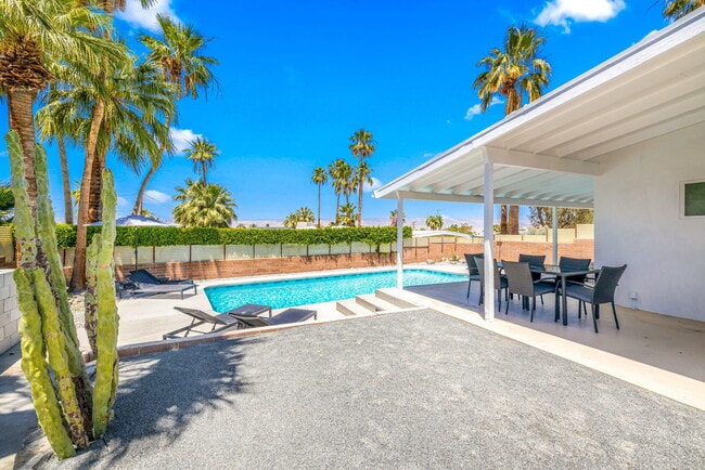 Building Photo - 38951 Bel Air Dr