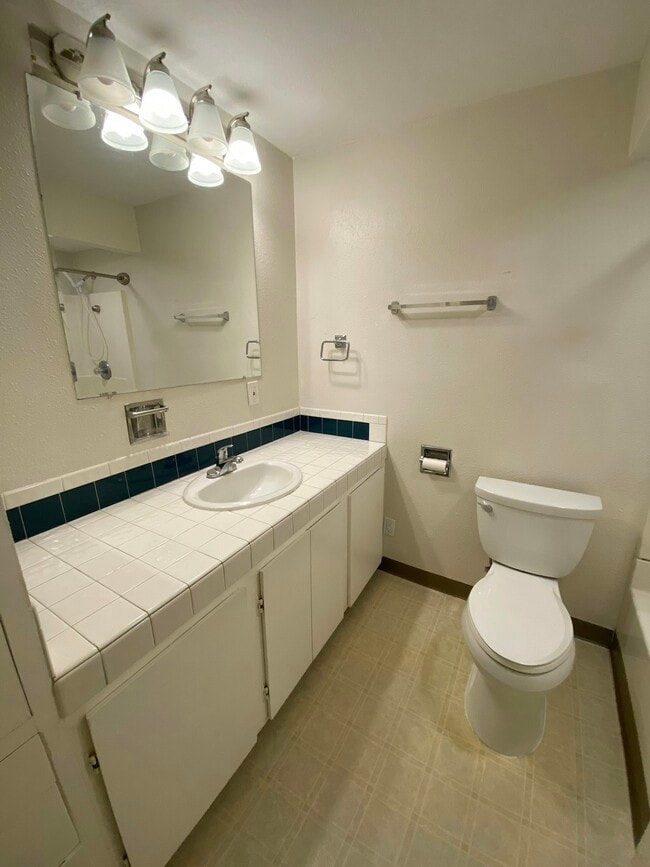 Building Photo - 13380 SW Farmington Rd