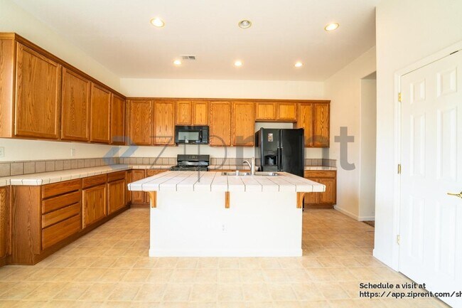 Building Photo - 100 Canterbury Ct