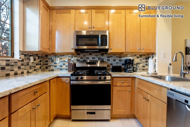 Building Photo - 354 Montecito Way