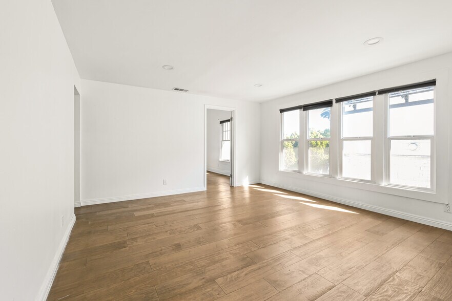 Building Photo - 1703 S Burlington Ave