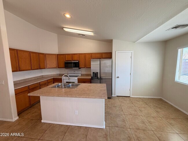 Building Photo - 8409 W Payson Rd