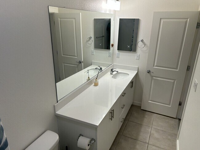 Building Photo - Well-Kept 1 Bedroom, 1 Bath Condo in East Petaluma