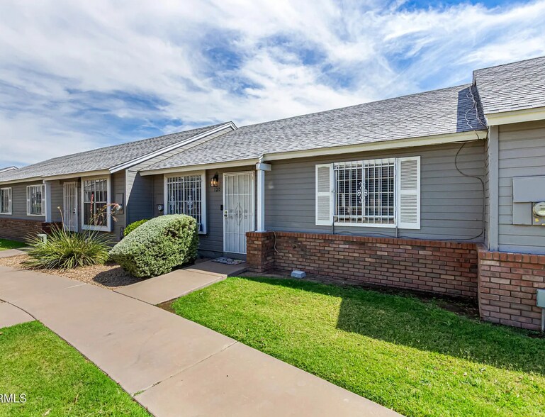 Building Photo - 5960 W Oregon Ave