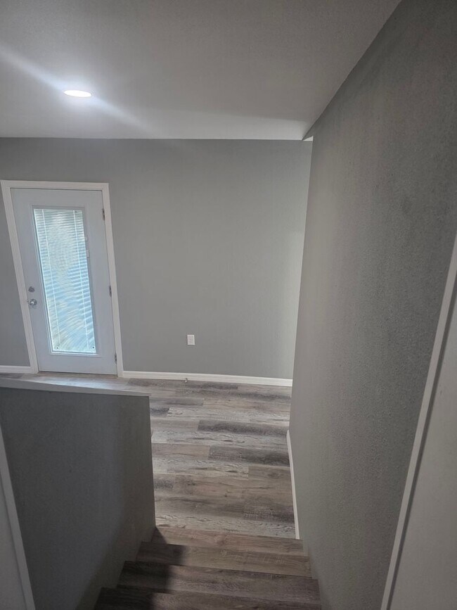 Building Photo - Updated 3 bedroom 2 bath Home for rent