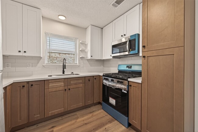 Building Photo - 148 W Whitney St