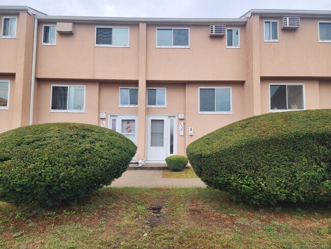 Primary Photo - 552 Shennecossett Rd