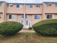 Building Photo - 552 Shennecossett Rd