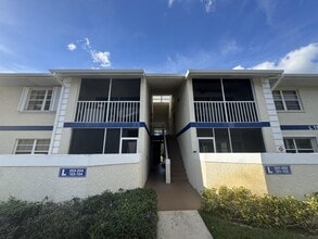 Building Photo - 1526 SE Royal Green Cir