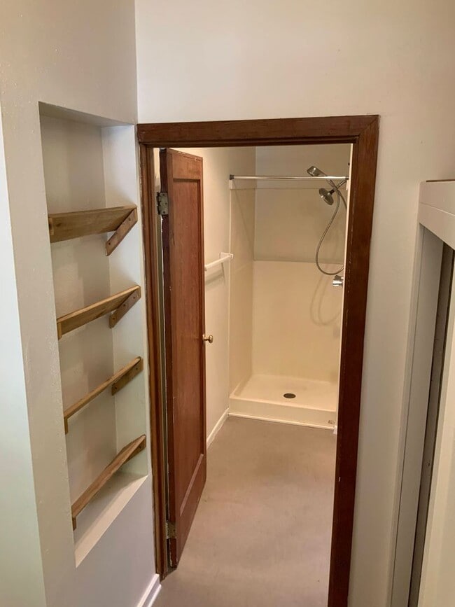 Building Photo - 1 Bedroom in Midtown